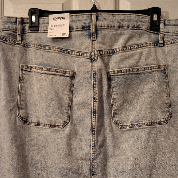 Sonoma Light Wash Denim Skirt with Button Detail - Picture 4 of 6